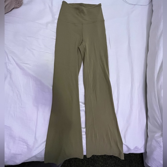 Lululemon green flared leggings - Picture 3 of 4